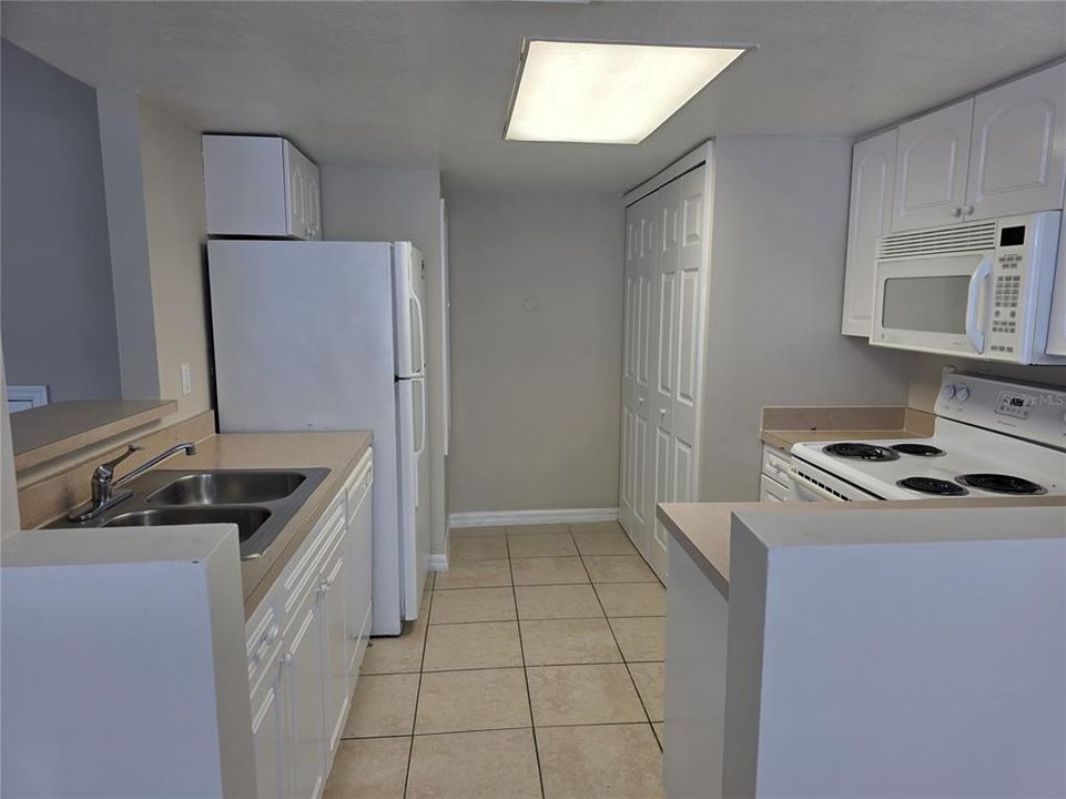 For Rent: $1,475 (3 beds, 2 baths, 1811 Square Feet)