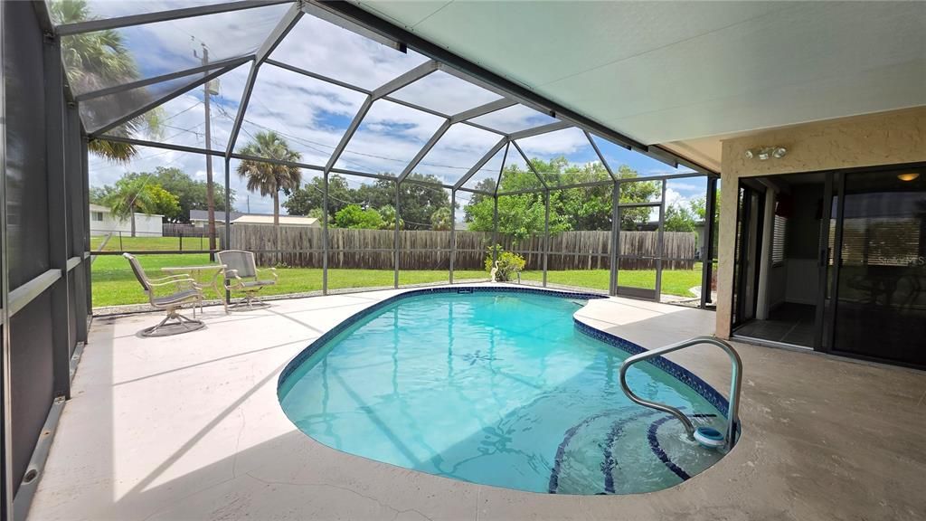 For Sale: $220,000 (2 beds, 2 baths, 1179 Square Feet)