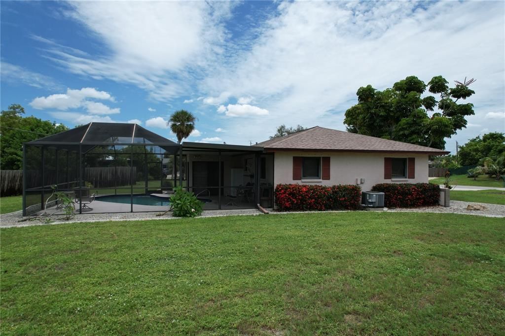 For Sale: $220,000 (2 beds, 2 baths, 1179 Square Feet)