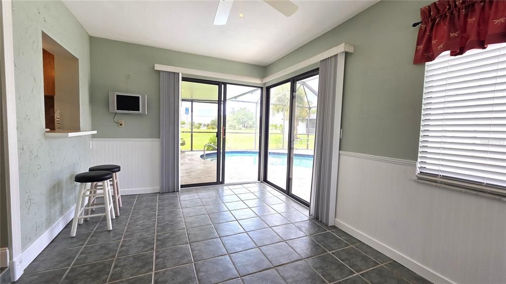 For Sale: $220,000 (2 beds, 2 baths, 1179 Square Feet)