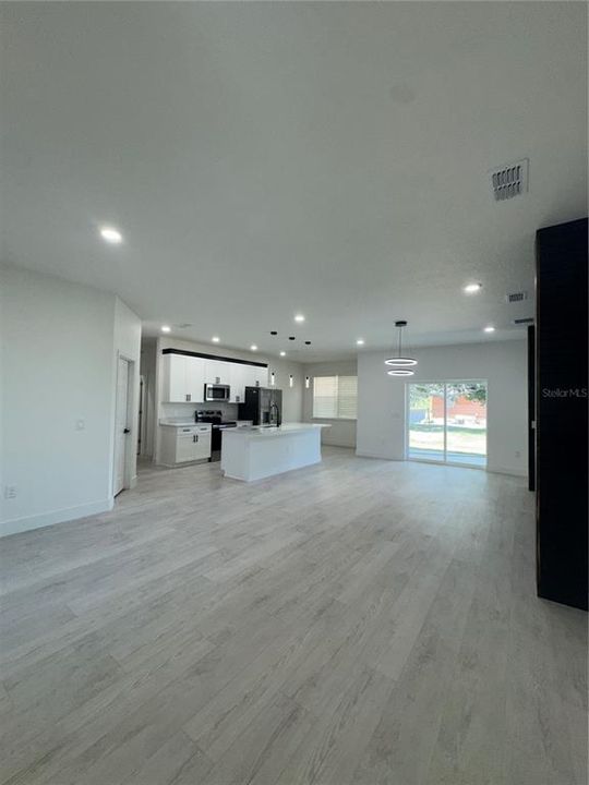 En Venta: $305,000 (3 camas, 2 baños, 1554 Pies cuadrados)
