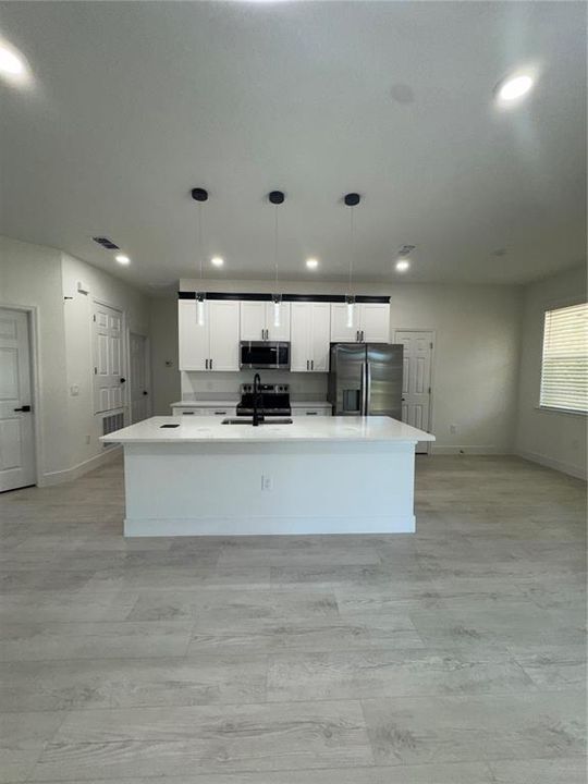 En Venta: $305,000 (3 camas, 2 baños, 1554 Pies cuadrados)