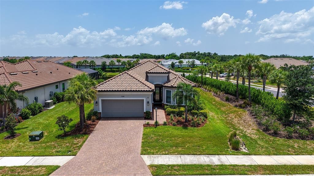 For Sale: $1,016,000 (3 beds, 3 baths, 2421 Square Feet)