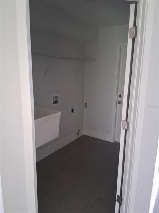 На продажу: $325,000 (4 спален, 2 ванн, 1806 Квадратных фут)