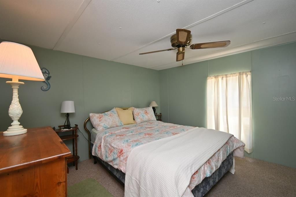 For Sale: $98,499 (2 beds, 2 baths, 924 Square Feet)