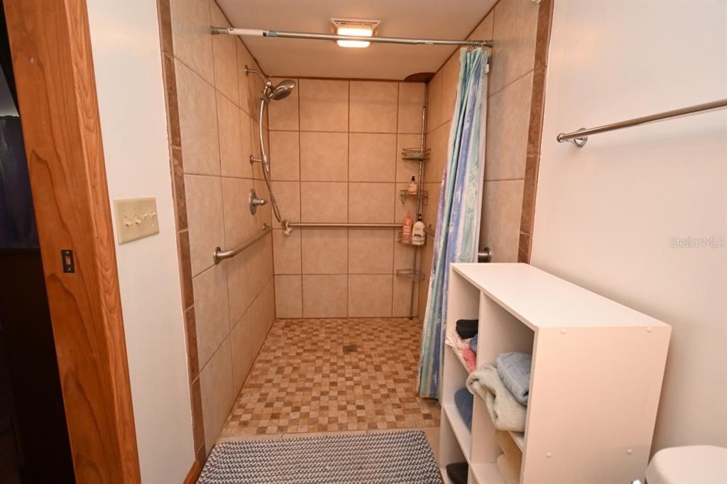 For Sale: $98,499 (2 beds, 2 baths, 924 Square Feet)