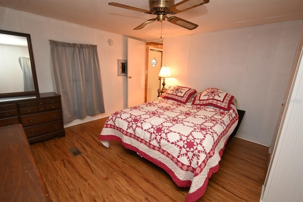 For Sale: $98,499 (2 beds, 2 baths, 924 Square Feet)