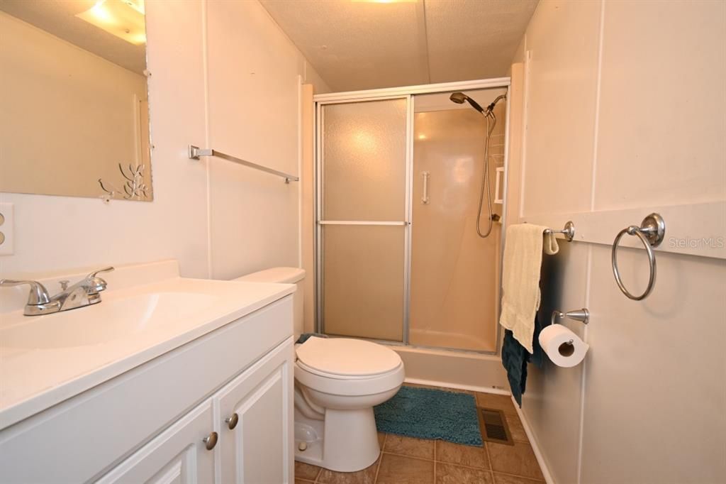 For Sale: $98,499 (2 beds, 2 baths, 924 Square Feet)