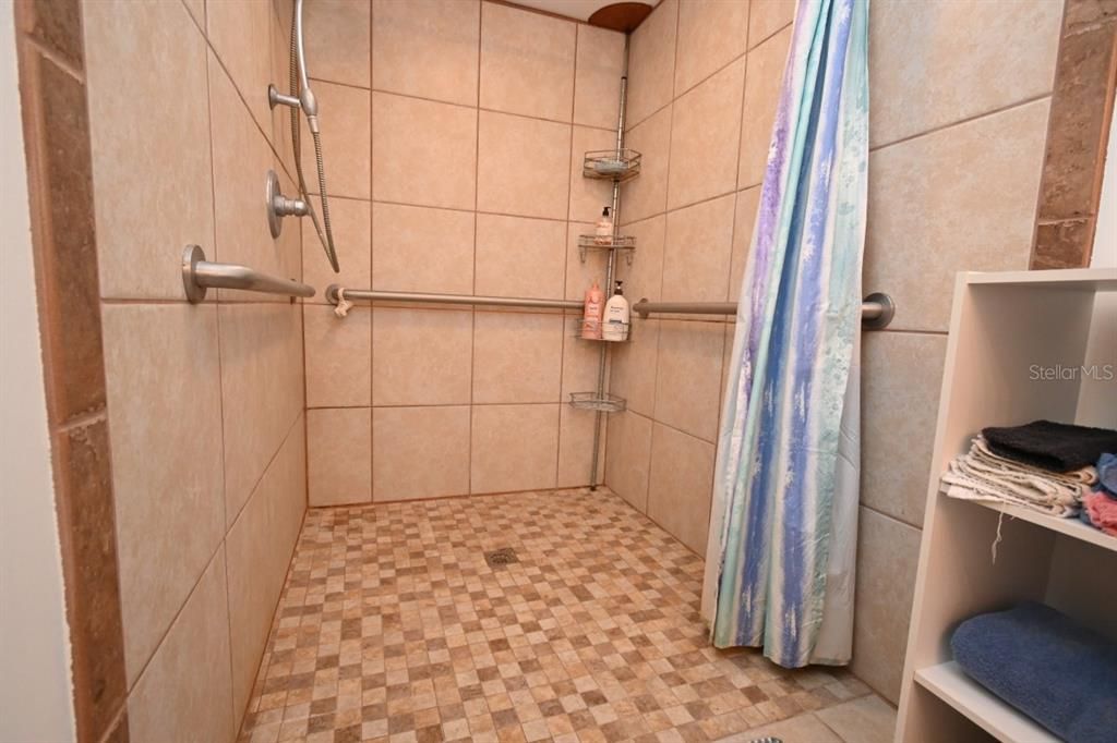 For Sale: $98,499 (2 beds, 2 baths, 924 Square Feet)