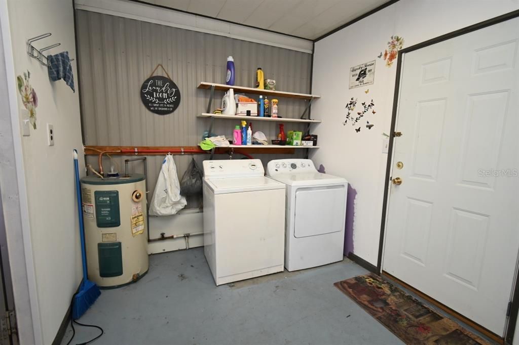 For Sale: $98,499 (2 beds, 2 baths, 924 Square Feet)