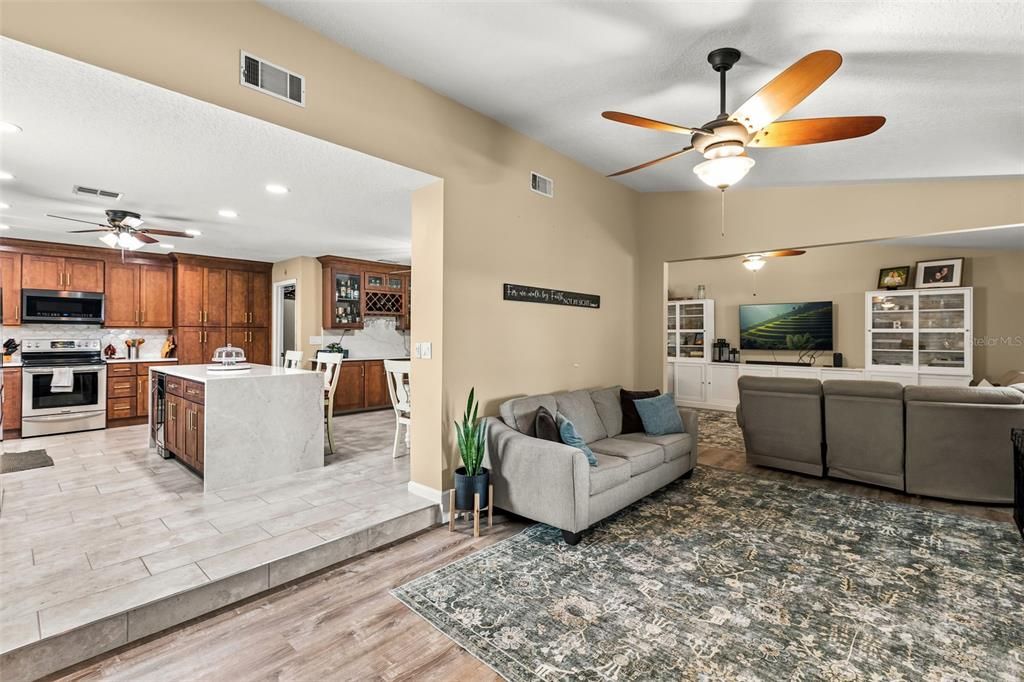 На продажу: $575,000 (4 спален, 2 ванн, 2064 Квадратных фут)