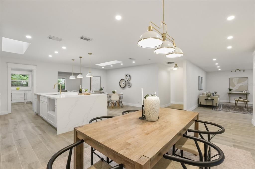 En Venta: $849,949 (5 camas, 3 baños, 2832 Pies cuadrados)