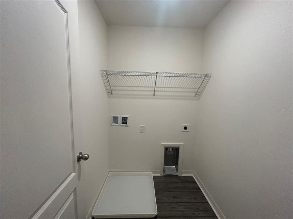 For Rent: $2,200 (4 beds, 2 baths, 1852 Square Feet)
