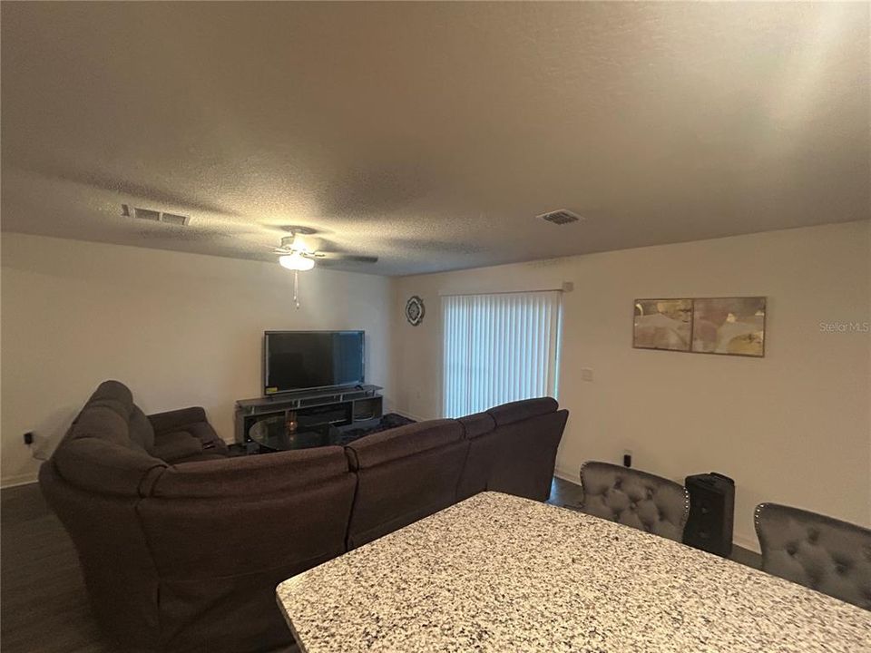 For Rent: $2,200 (4 beds, 2 baths, 1852 Square Feet)