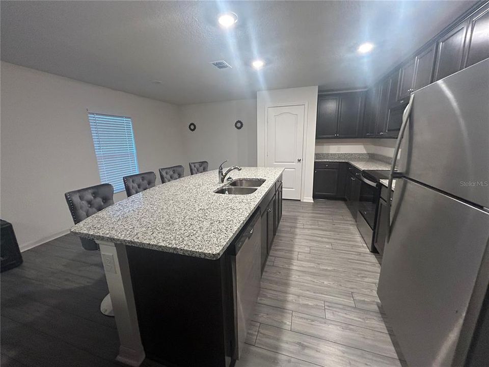 For Rent: $2,200 (4 beds, 2 baths, 1852 Square Feet)