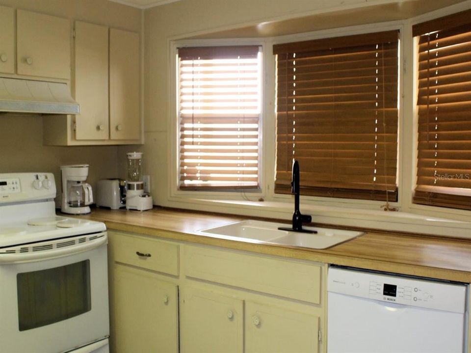 For Sale: $89,500 (2 beds, 2 baths, 1008 Square Feet)