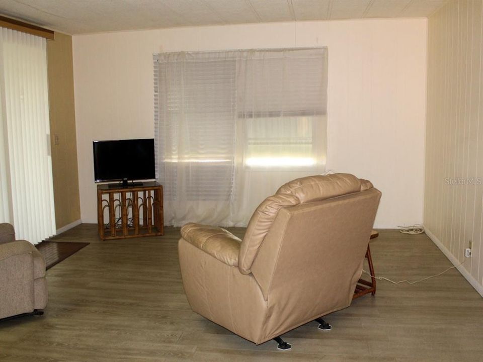 For Sale: $89,500 (2 beds, 2 baths, 1008 Square Feet)