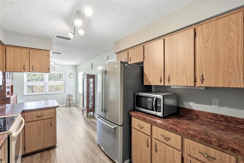 На продажу: $414,900 (2 спален, 2 ванн, 1410 Квадратных фут)