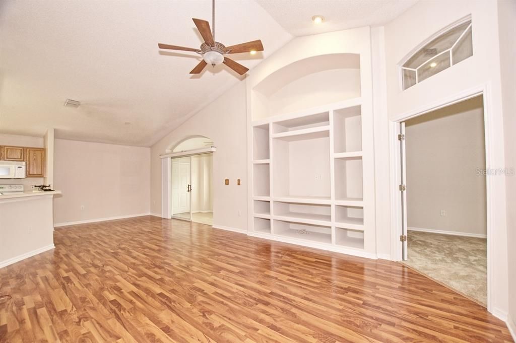 В аренду: $1,950 (3 спален, 2 ванн, 1381 Квадратных фут)