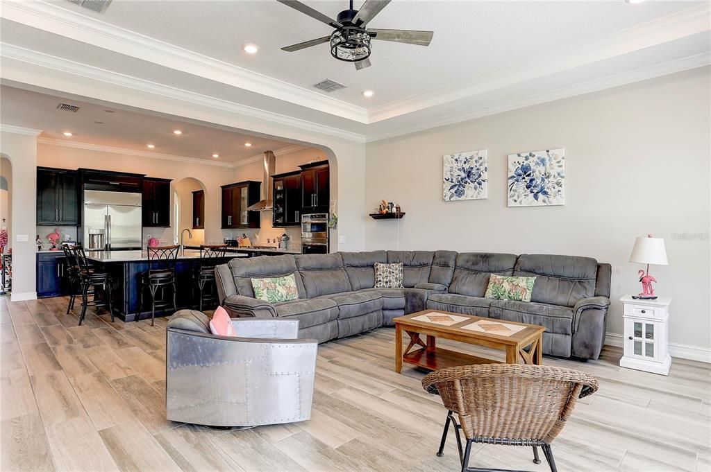 En Venta: $1,600,000 (6 camas, 4 baños, 5650 Pies cuadrados)