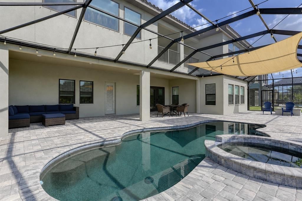 En Venta: $1,600,000 (6 camas, 4 baños, 5650 Pies cuadrados)