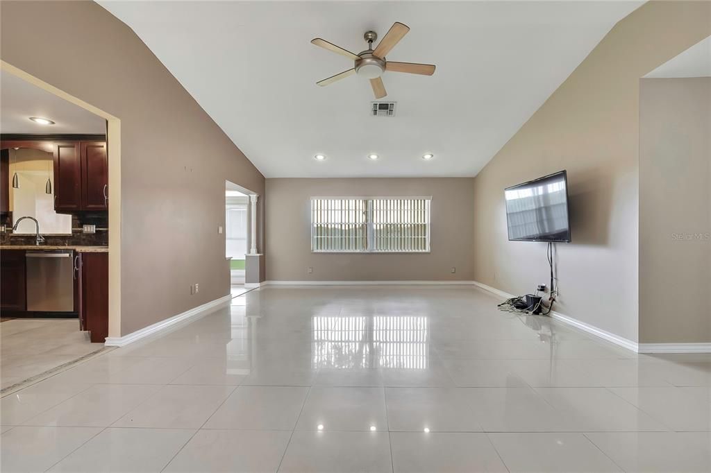 En Venta: $199,999 (2 camas, 2 baños, 1180 Pies cuadrados)