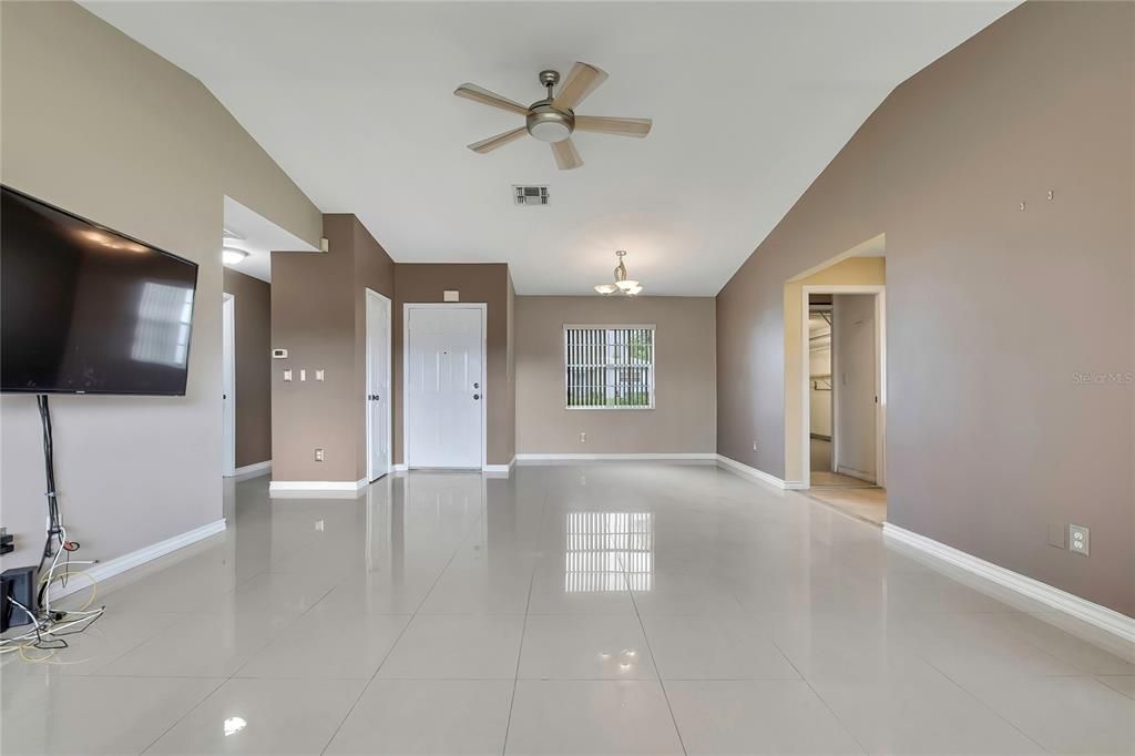 En Venta: $199,999 (2 camas, 2 baños, 1180 Pies cuadrados)