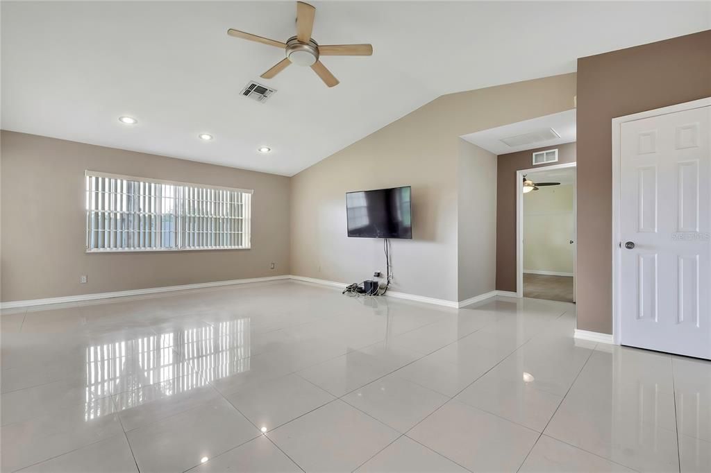 En Venta: $199,999 (2 camas, 2 baños, 1180 Pies cuadrados)