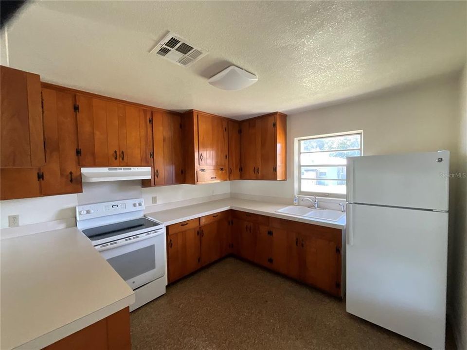 For Rent: $1,450 (2 beds, 1 baths, 1378 Square Feet)
