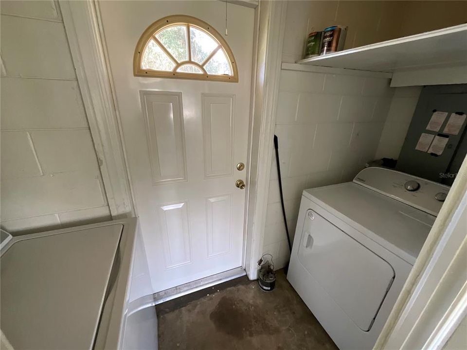 For Rent: $1,450 (2 beds, 1 baths, 1378 Square Feet)