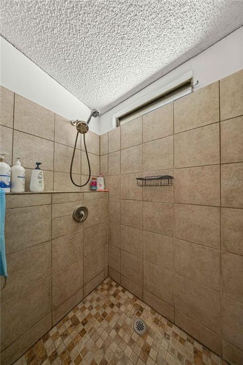 На продажу: $349,900 (2 спален, 2 ванн, 1296 Квадратных фут)