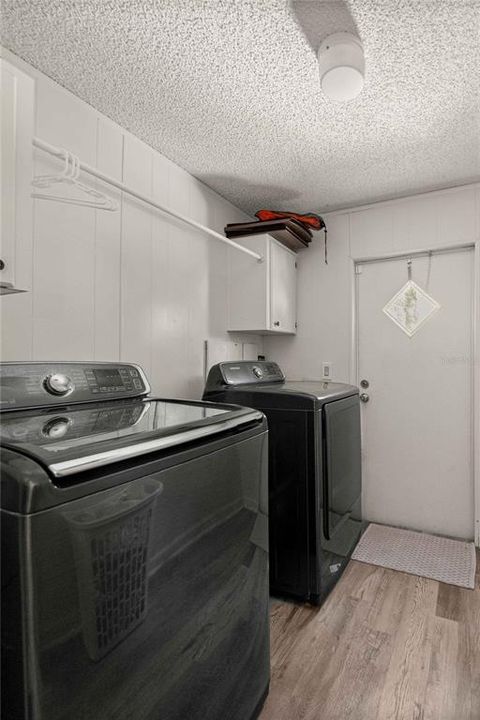 На продажу: $349,900 (2 спален, 2 ванн, 1296 Квадратных фут)