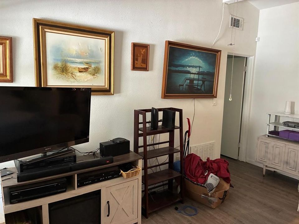 На продажу: $389,000 (3 спален, 1 ванн, 950 Квадратных фут)