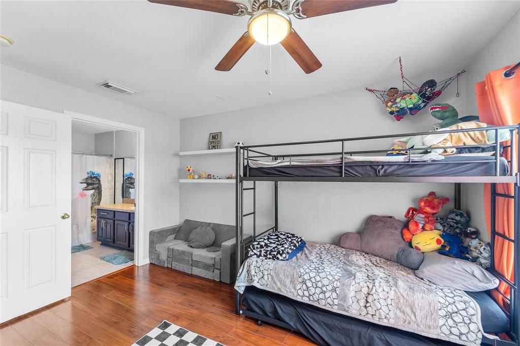En Venta: $235,000 (2 camas, 2 baños, 1373 Pies cuadrados)