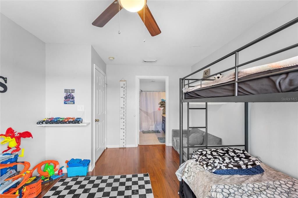 En Venta: $235,000 (2 camas, 2 baños, 1373 Pies cuadrados)