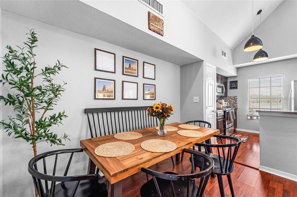 En Venta: $235,000 (2 camas, 2 baños, 1373 Pies cuadrados)