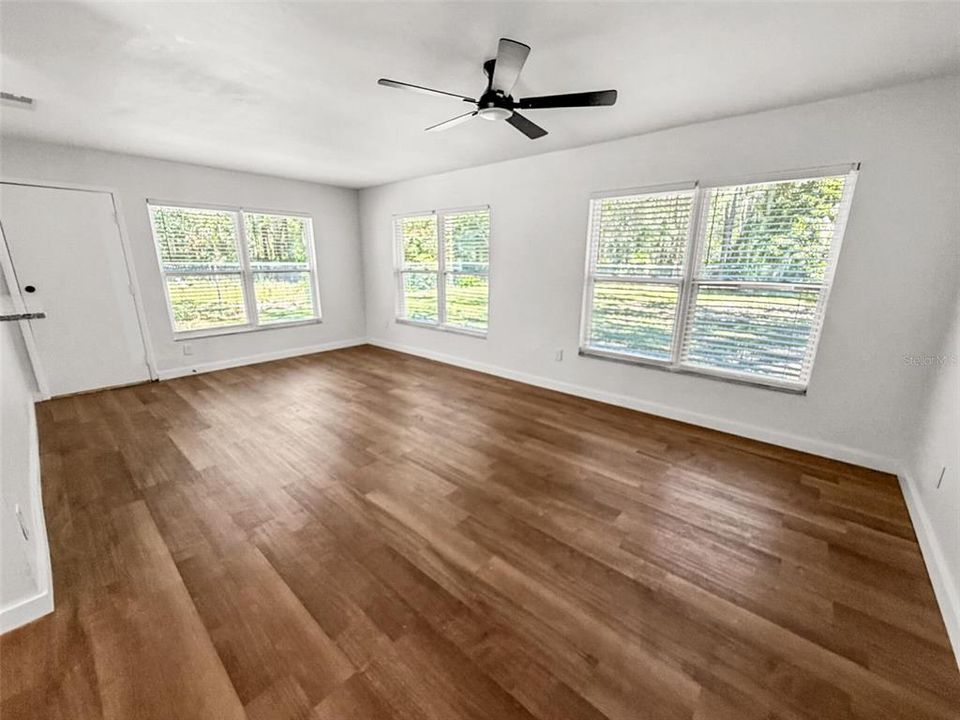 En Venta: $214,888 (4 camas, 2 baños, 1262 Pies cuadrados)
