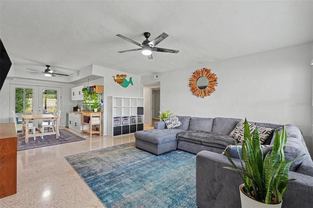 For Sale: $374,900 (3 beds, 2 baths, 1322 Square Feet)