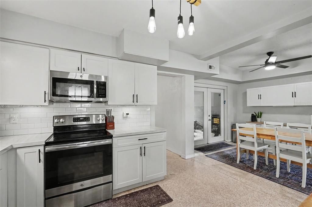 For Sale: $374,900 (3 beds, 2 baths, 1322 Square Feet)