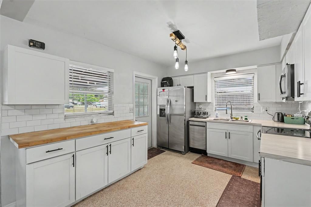 For Sale: $374,900 (3 beds, 2 baths, 1322 Square Feet)