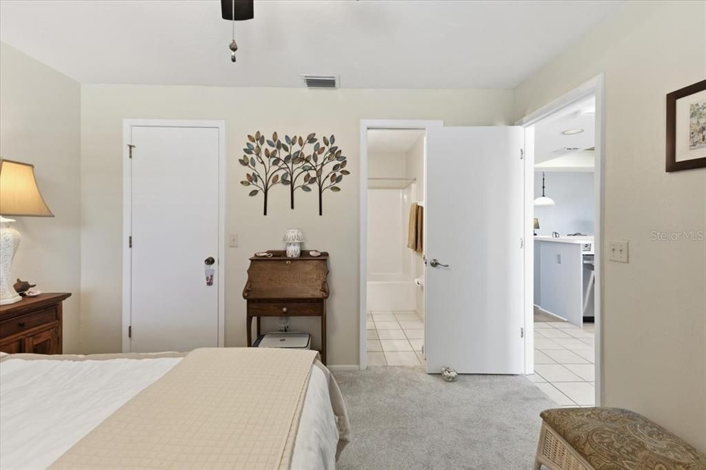 For Sale: $125,000 (2 beds, 2 baths, 1092 Square Feet)