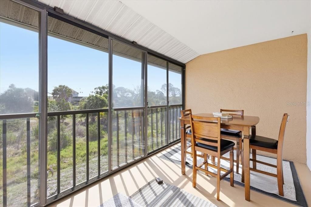 For Sale: $125,000 (2 beds, 2 baths, 1092 Square Feet)