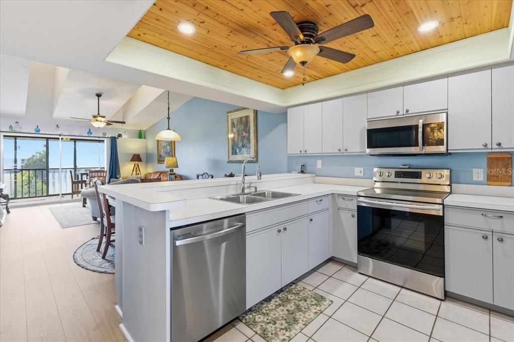 For Sale: $125,000 (2 beds, 2 baths, 1092 Square Feet)