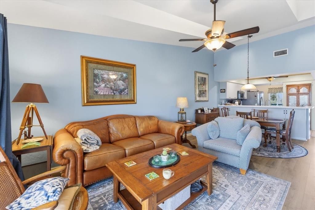 For Sale: $125,000 (2 beds, 2 baths, 1092 Square Feet)