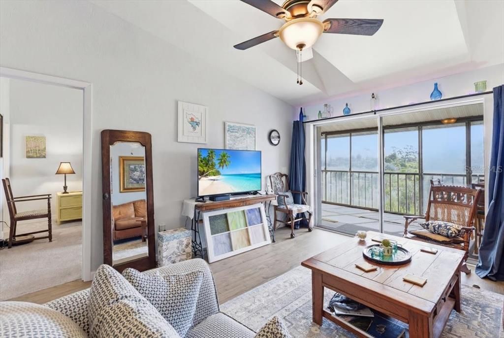 For Sale: $125,000 (2 beds, 2 baths, 1092 Square Feet)