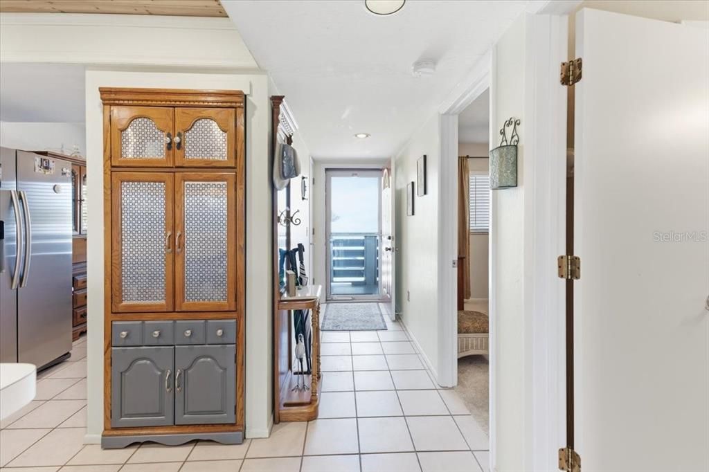 For Sale: $125,000 (2 beds, 2 baths, 1092 Square Feet)