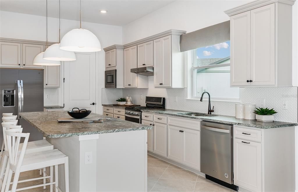 For Sale: $611,776 (2 beds, 2 baths, 1949 Square Feet)