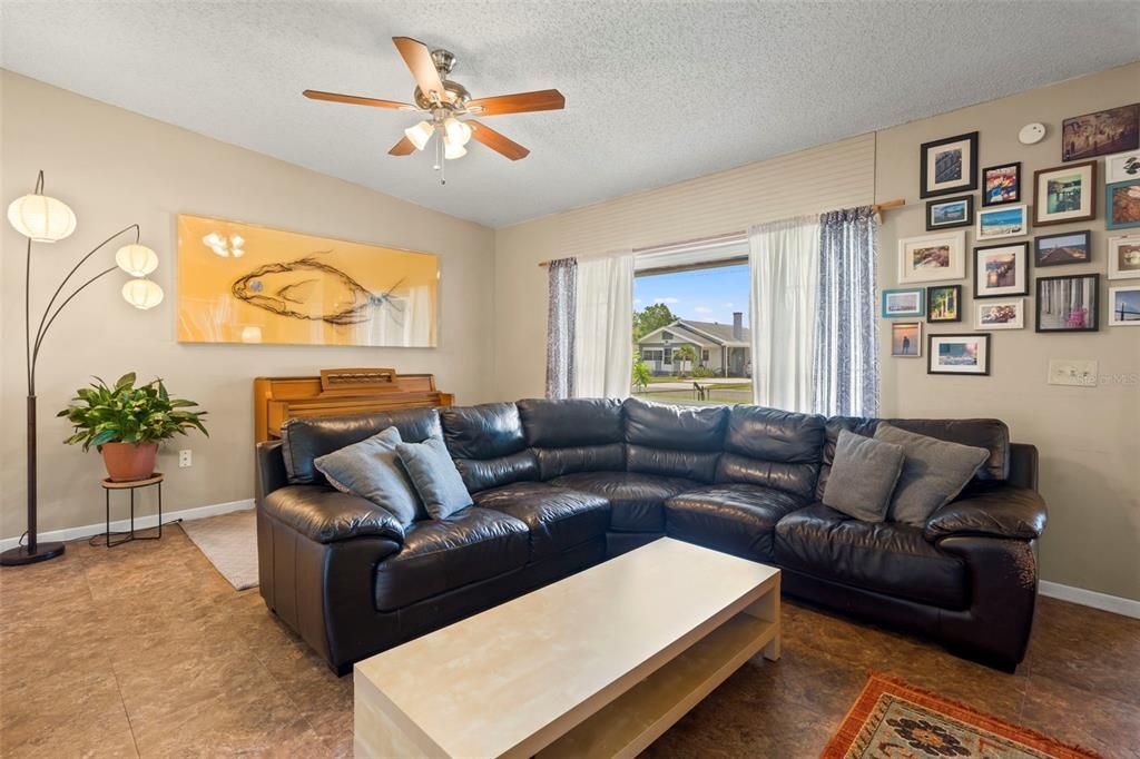 For Sale: $495,000 (3 beds, 2 baths, 1492 Square Feet)