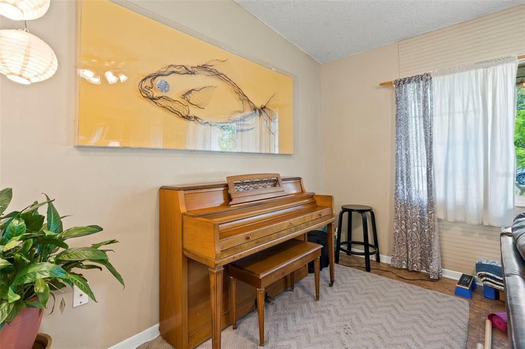 For Sale: $495,000 (3 beds, 2 baths, 1492 Square Feet)