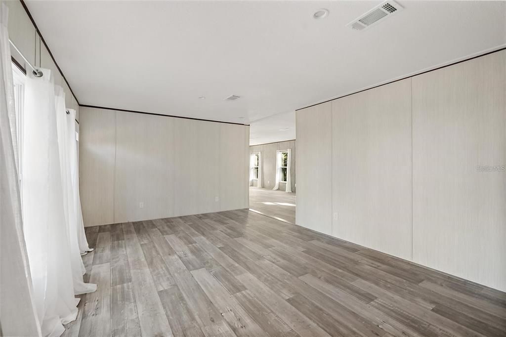 En Venta: $289,900 (4 camas, 2 baños, 1800 Pies cuadrados)